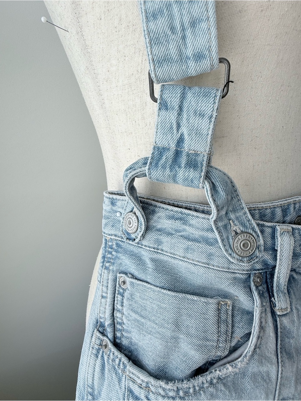 Free People Berkeley Suspender Jeans in shade Homecoming- Light Blue Denim - Picture 5 of 15